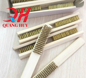 Bàn chải cước cán gỗ
