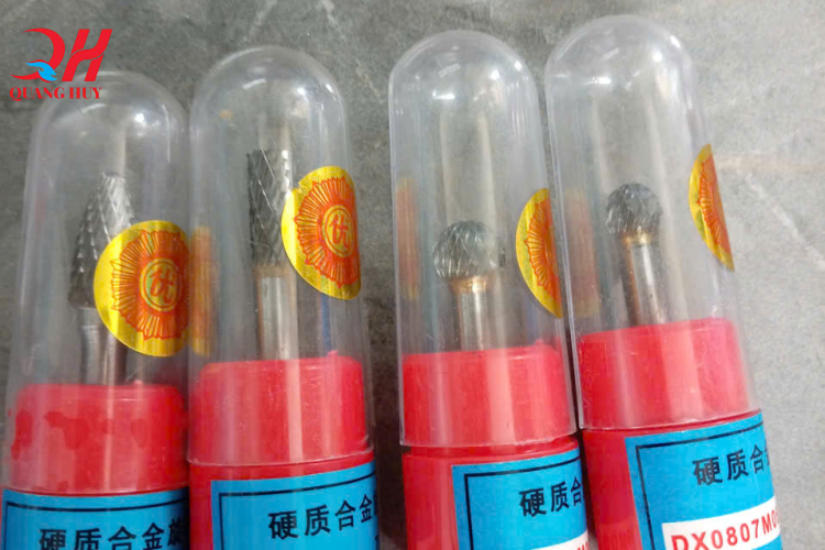 Mũi hợp kim