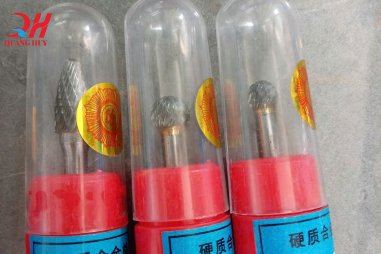 Mũi hợp kim